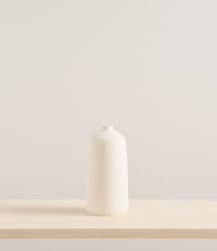 Timeless bud vase in white by L'Impatience