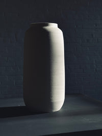 vase in raw clay by L'Impatience