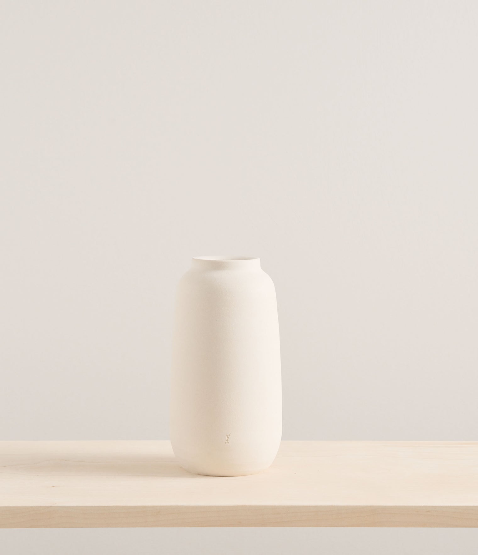 Elegant white vase by L'Impatience studio